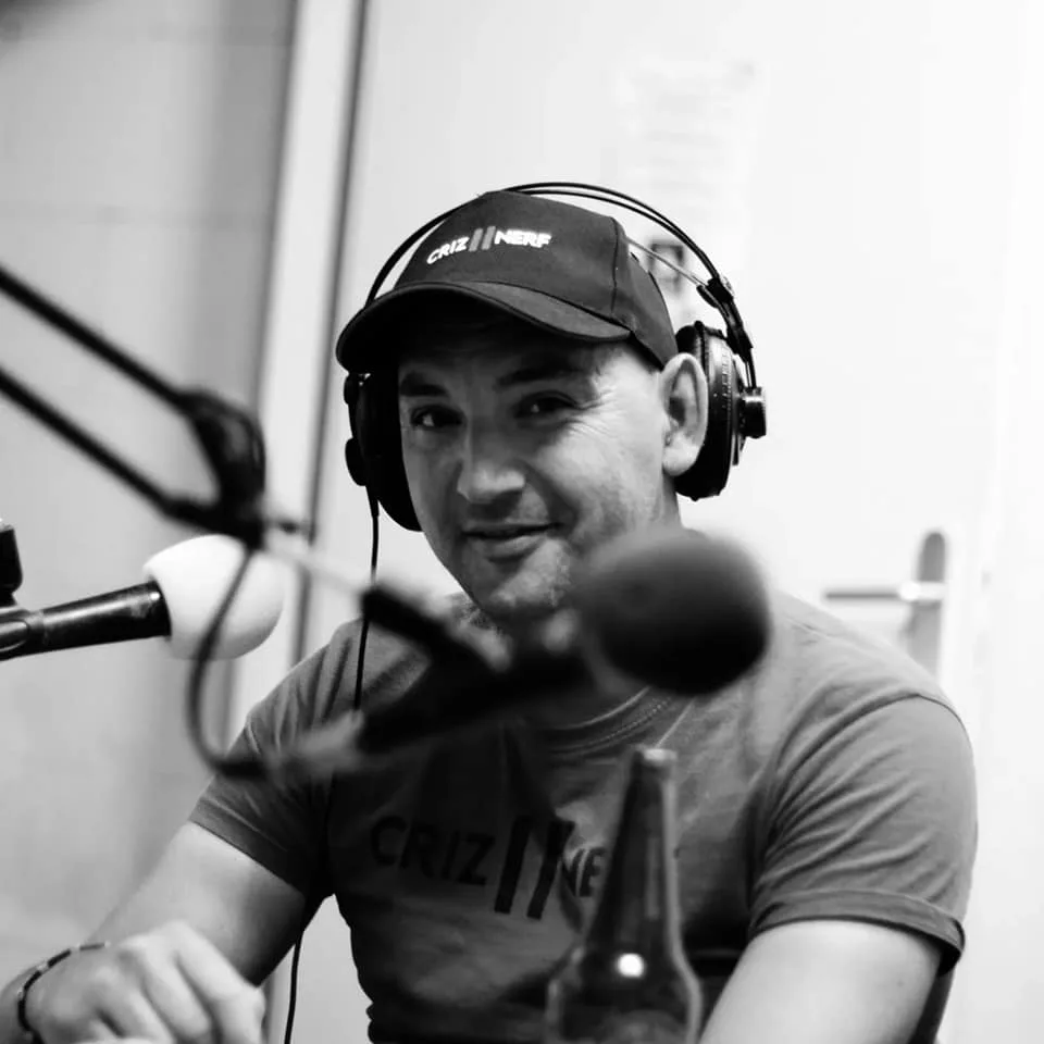 Christophe Alliey, fondateur de Criz2nerf, au micro d'une radio