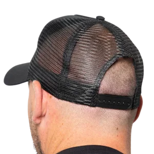 Casquette trucker noire Criz2nerf avec logo blanc et rouge et filet à l'arrière – autre vue