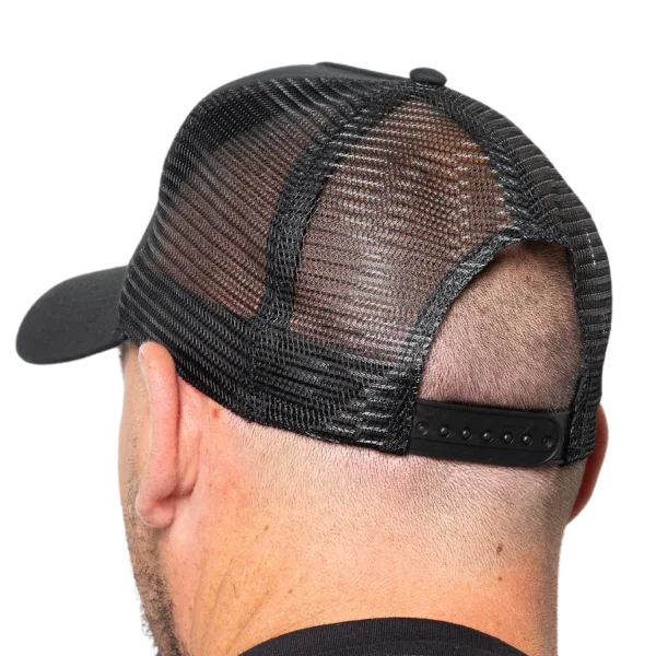 Casquette trucker noire Criz2nerf avec logo blanc et rouge et filet à l'arrière – autre vue