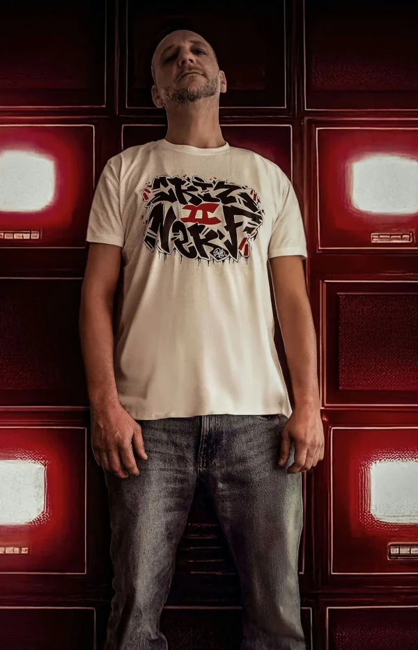 T-shirt blanc Criz2nerf « Abes » avec visuel graffiti de l'artiste ABES, porté de face