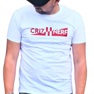 T-shirt blanc Criz2nerf « Ascension » avec logo dans un bandeau rouge, porté de face