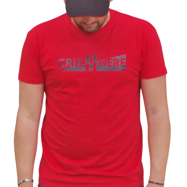 T-shirt rouge Criz2nerf « Ascension » avec logo sur la poitrine, porté de face