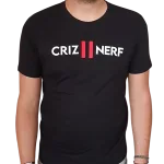 T-shirt noir Criz2nerf avec logo blanc et rouge sur la poitrine, porté de face