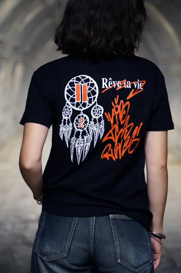 T-shirt noir Criz2nerf « Rêve » avec attrape-rêves et inscription Rêve ta vie de Julien BRD, vu de dos