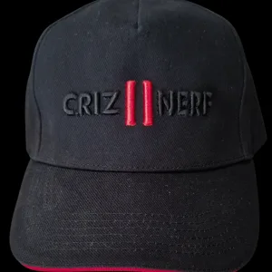 Casquette noire et rouge avec logo Criz2nerf brodé ton sur ton