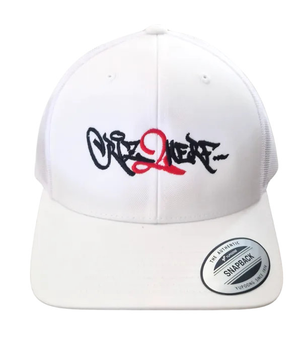 Casquette trucker blanche avec logo Criz2nerf graffiti brodé noir et rouge