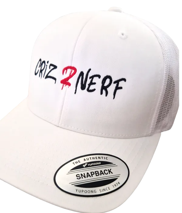 Casquette trucker blanche avec logo Criz2nerf brodé noir et 2 rouge – autre vue