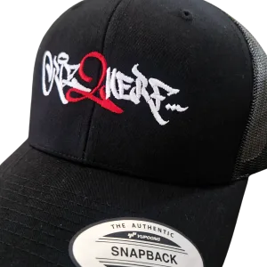 Casquette trucker noire avec logo Criz2nerf graffiti brodé blanc et rouge – autre vue
