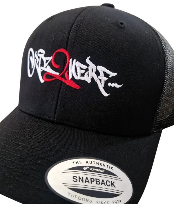 Casquette trucker noire avec logo Criz2nerf graffiti brodé blanc et rouge – autre vue