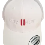Casquette trucker blanche avec logo Criz2nerf brodé ton sur ton et double barre rouge