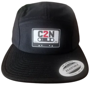Casquette noire 5 pans Criz2nerf avec patch cassette C2N sur le devant – autre vue